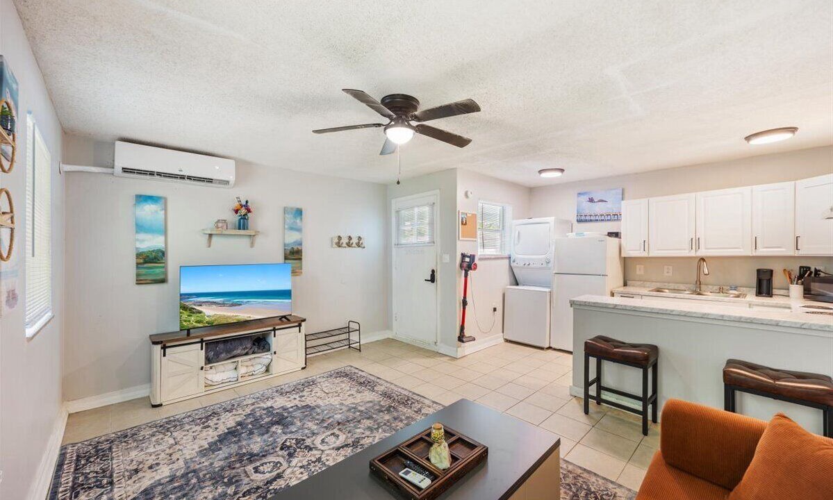 Photo of Livingroom in Navy Point
