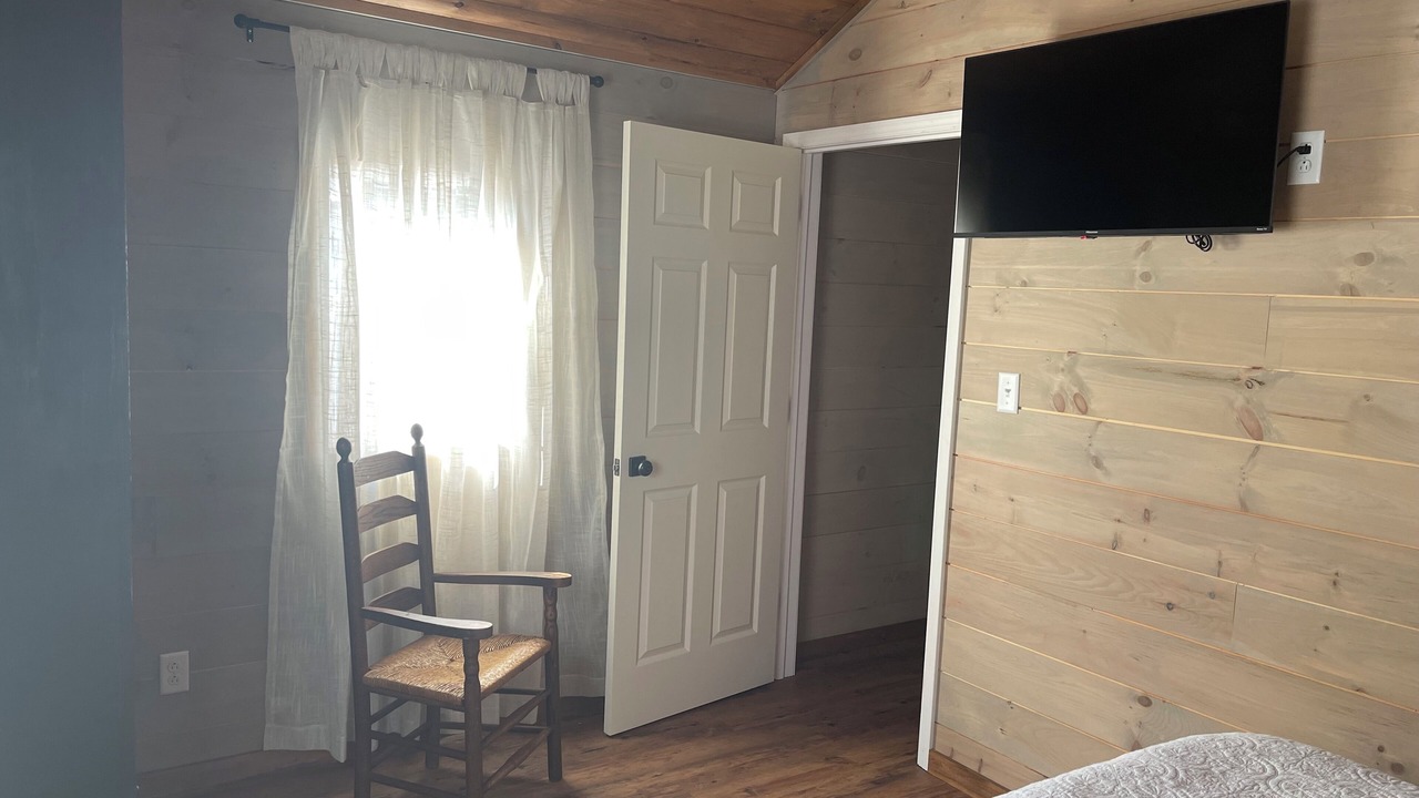 Photo of Bedroom in Benton
