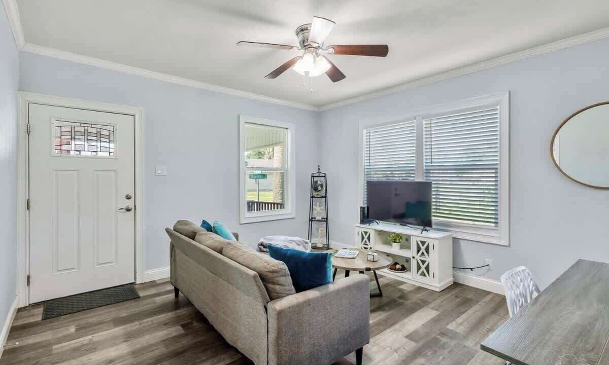 Photo of Livingroom in Southeast Pensacola