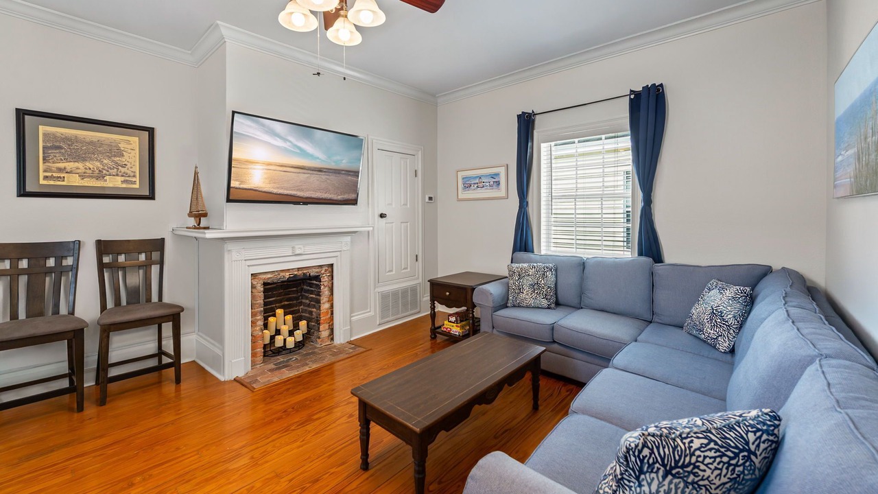 Photo of Livingroom in Downtown