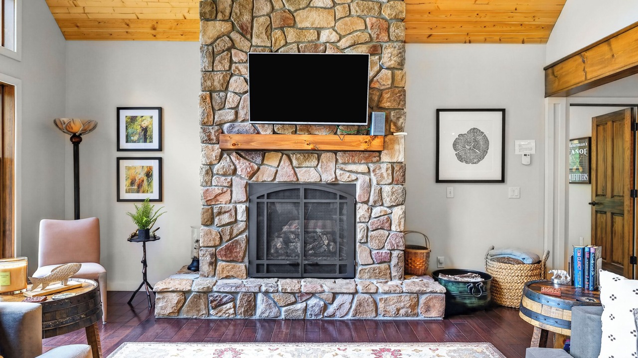 Photo of Livingroom in Clam Lake
