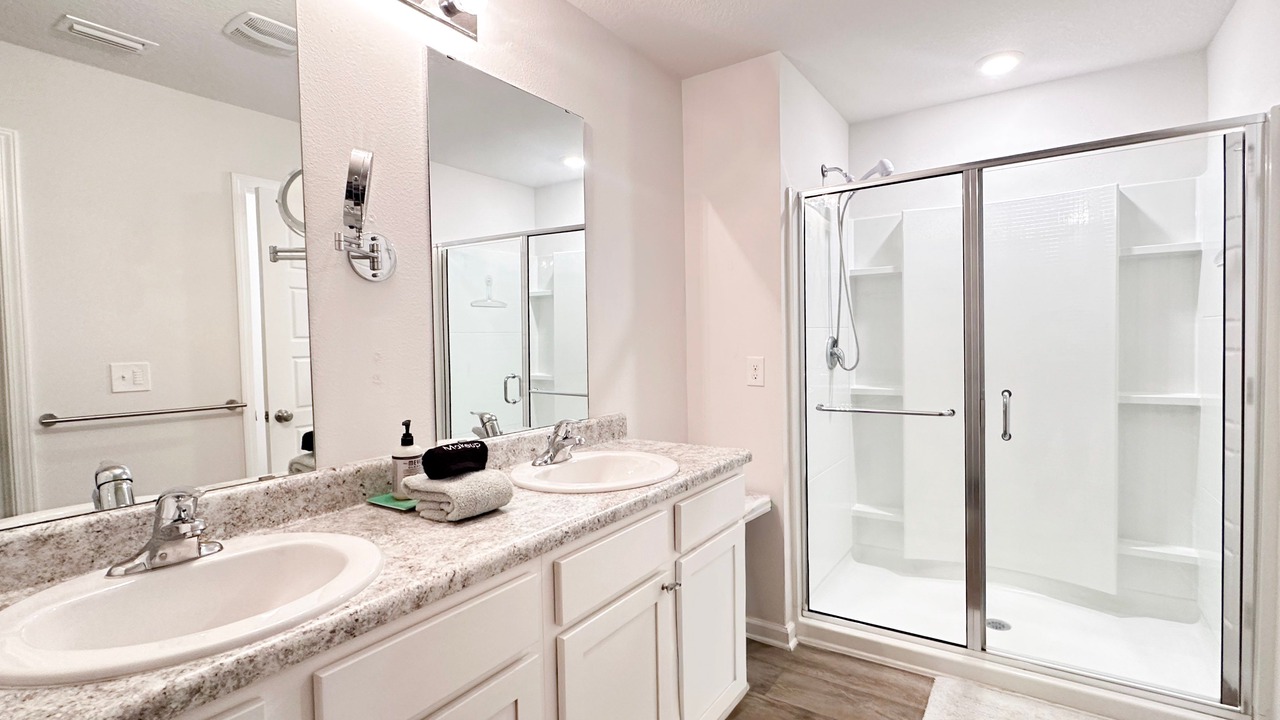 Photo of Bathroom in Pine Forest
