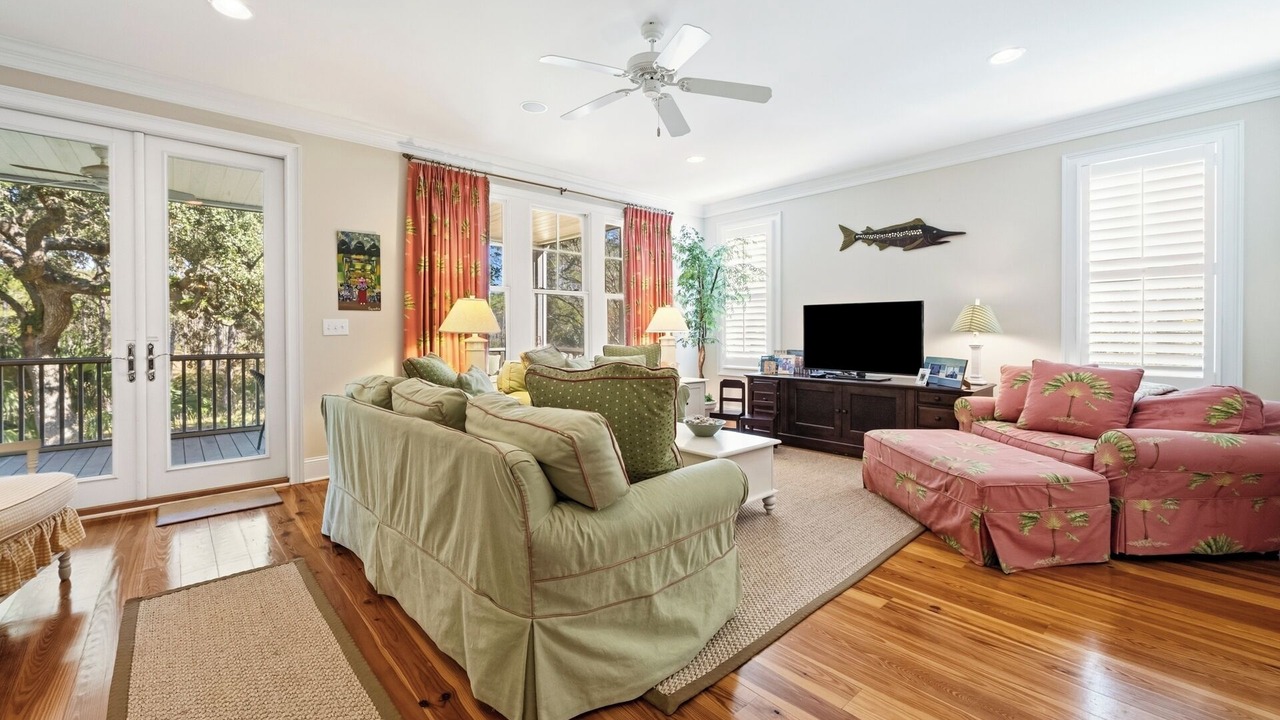 Photo of Livingroom in Debordieu Colony