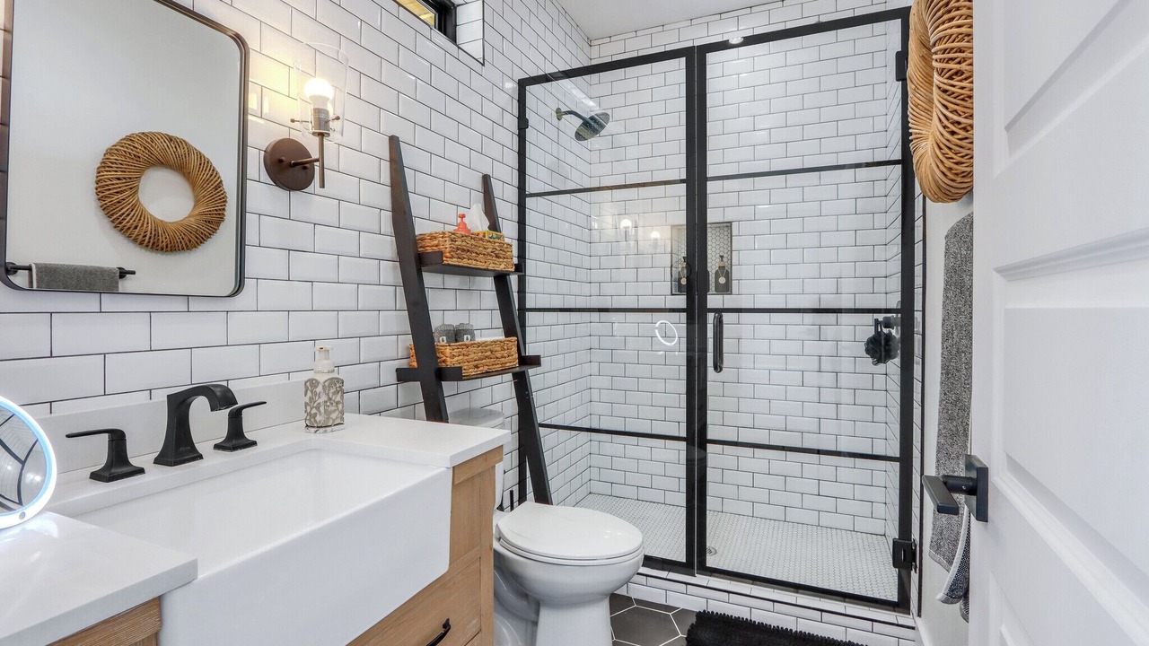 Photo of Bathroom in Canyon Lake