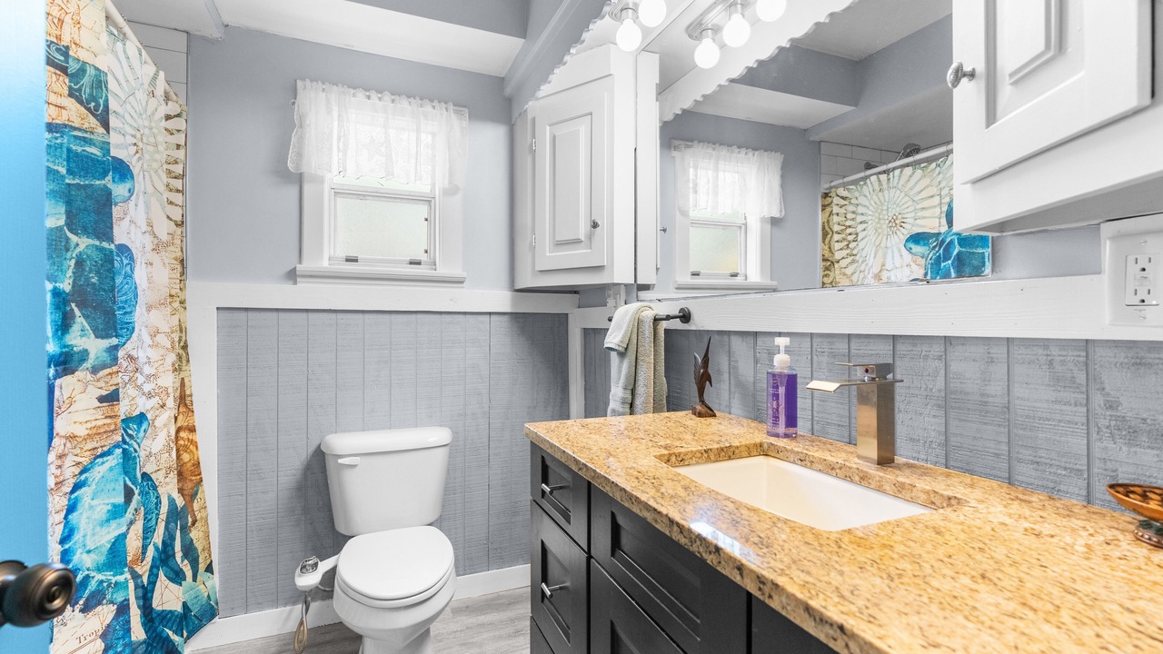 Photo of Bathroom in Weeki Wachee Gardens