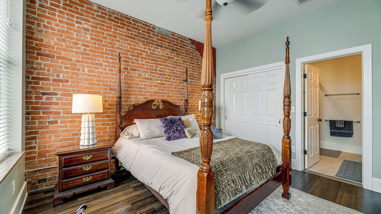 Photo of Bedroom in Akron