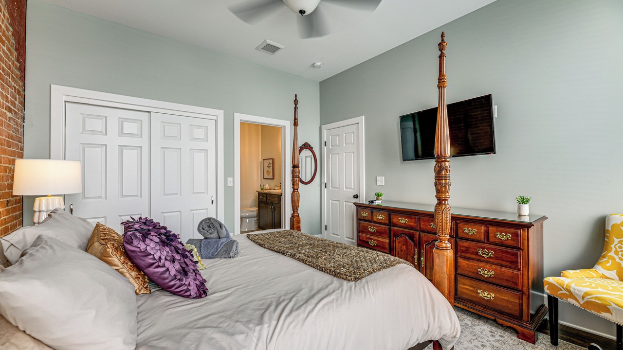 Photo of Bedroom in Akron