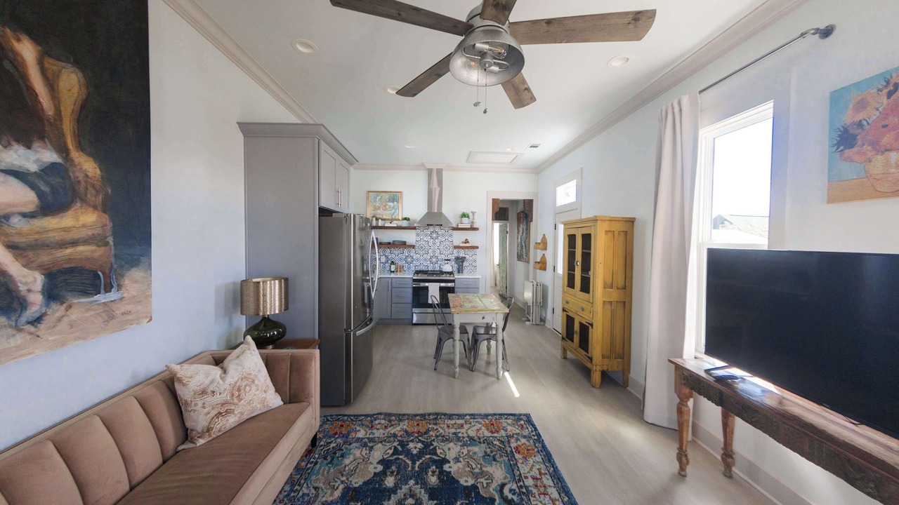Photo of Livingroom in Old East Hill