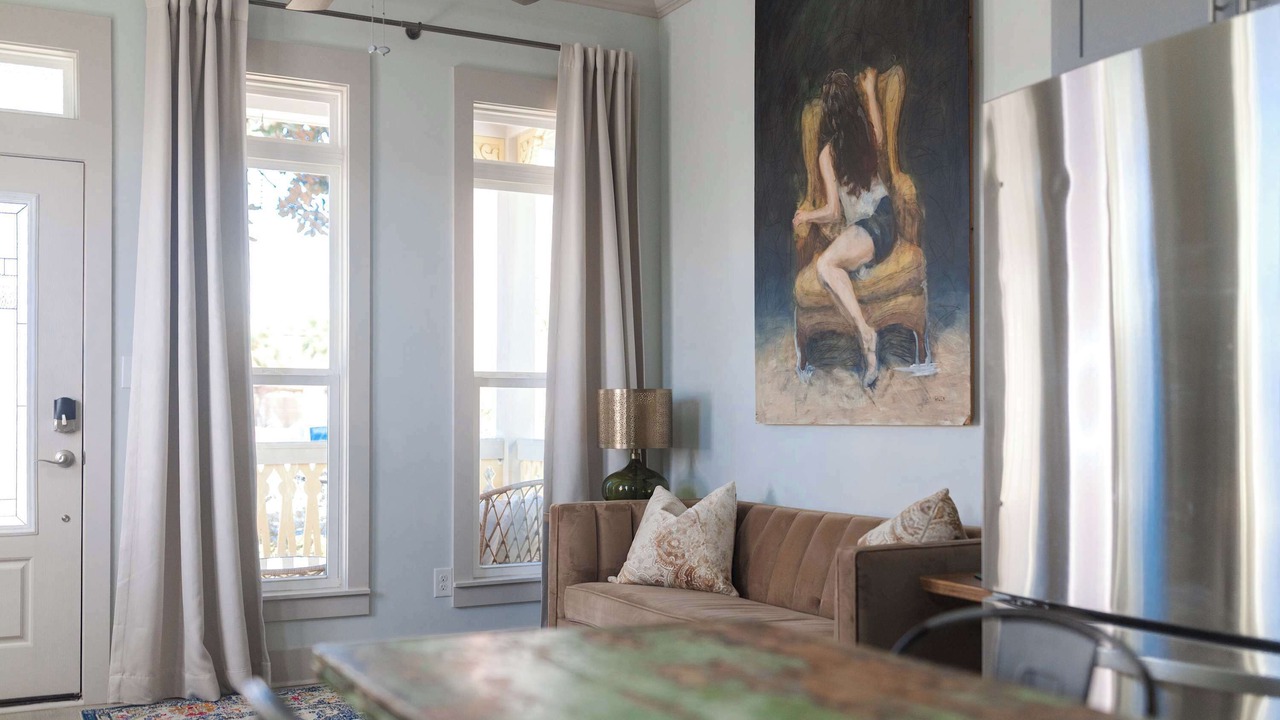 Photo of Livingroom in Old East Hill