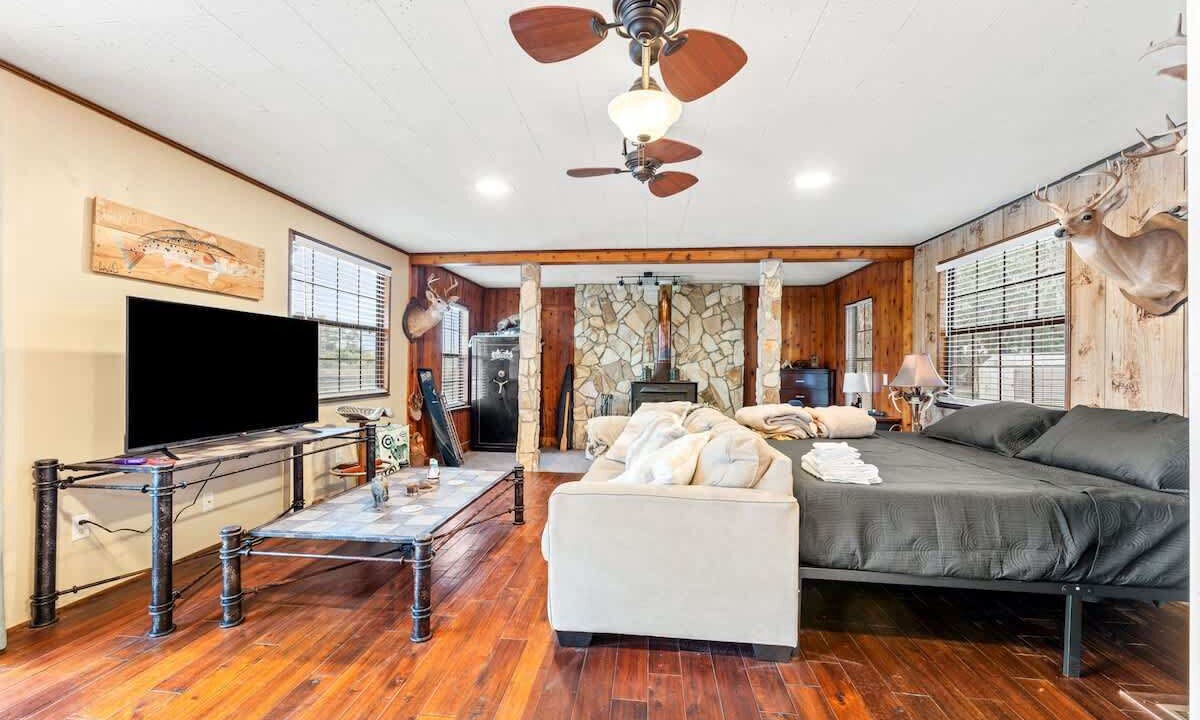 Photo of Livingroom in Northside