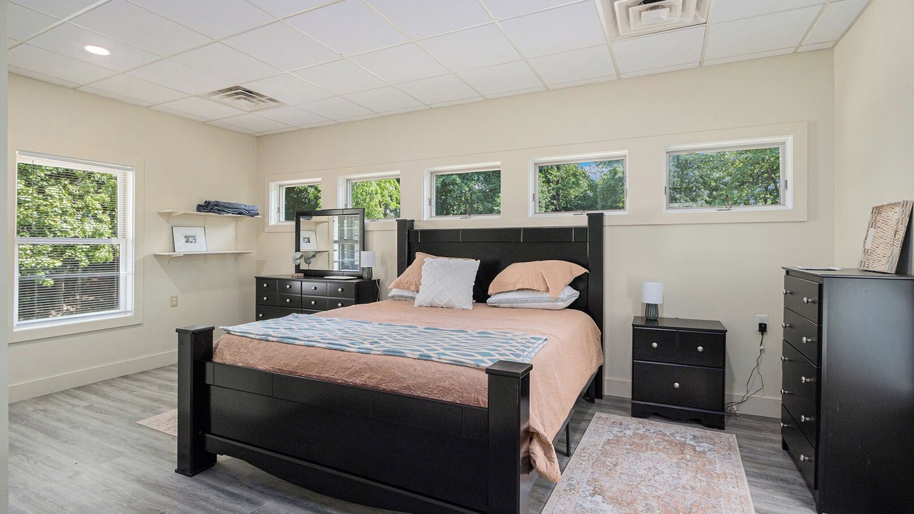 Photo of Bedroom in Parchment