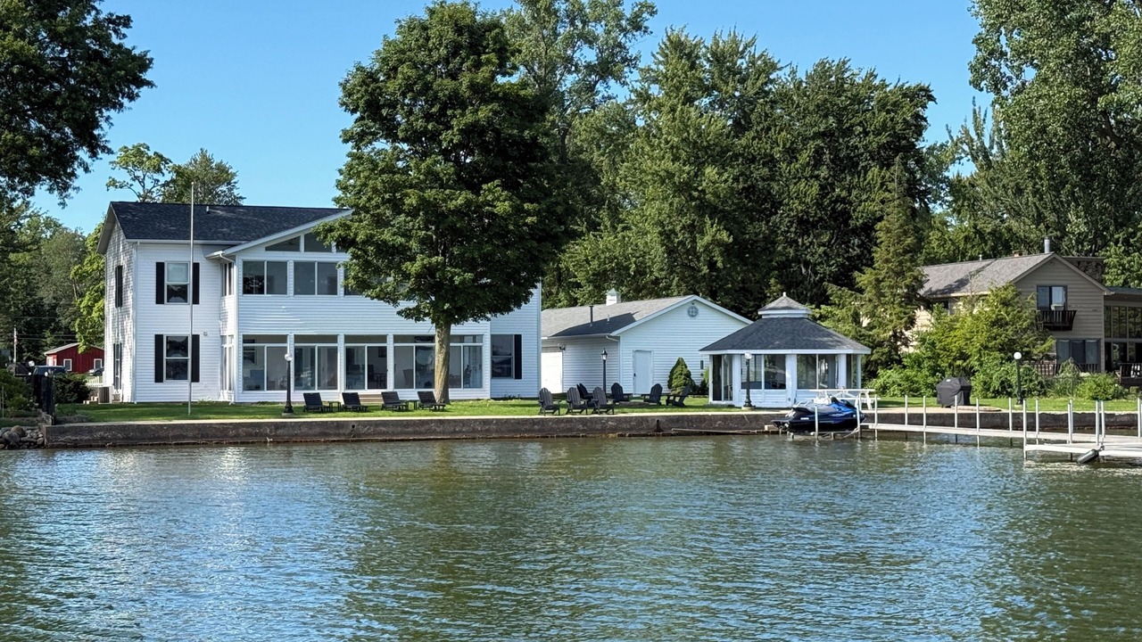 Photo of Outdoor in Paw Paw Lake