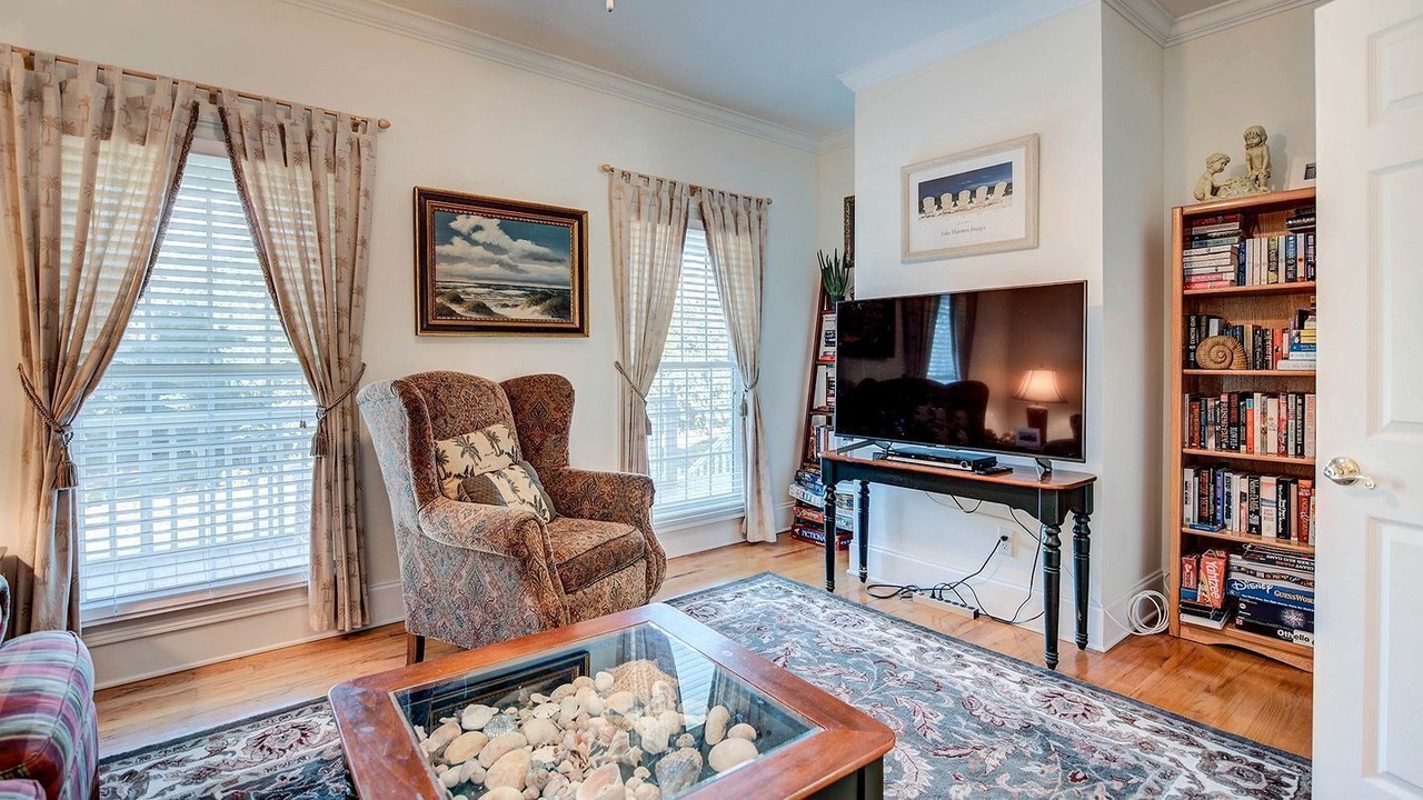 Photo of Livingroom in Debordieu Colony