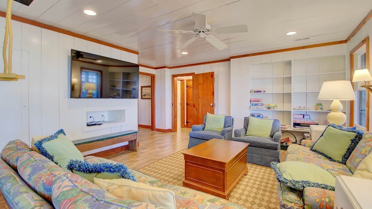 Photo of Livingroom in Debordieu Colony