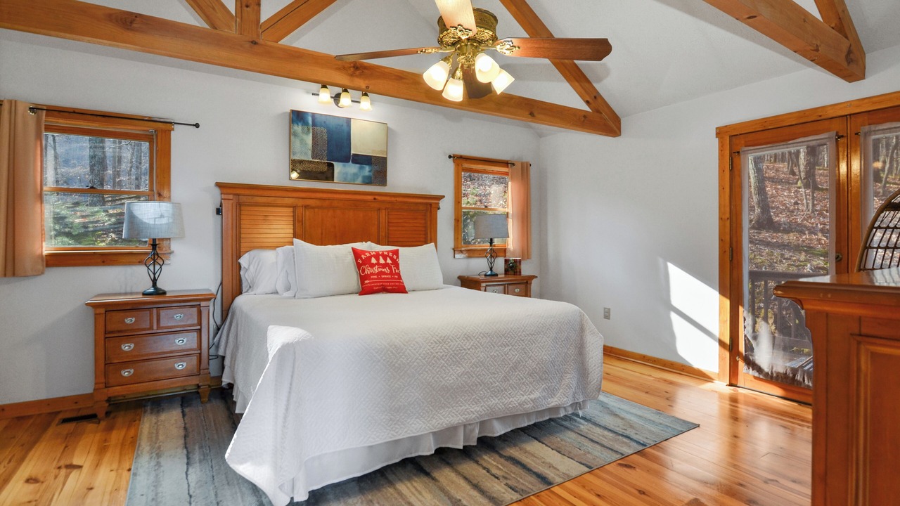 Photo of Bedroom in Walnut Mountain