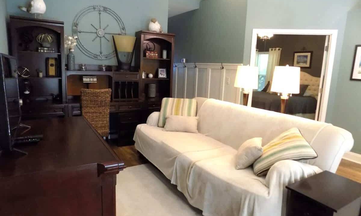Photo of Livingroom in Northeast Pensacola