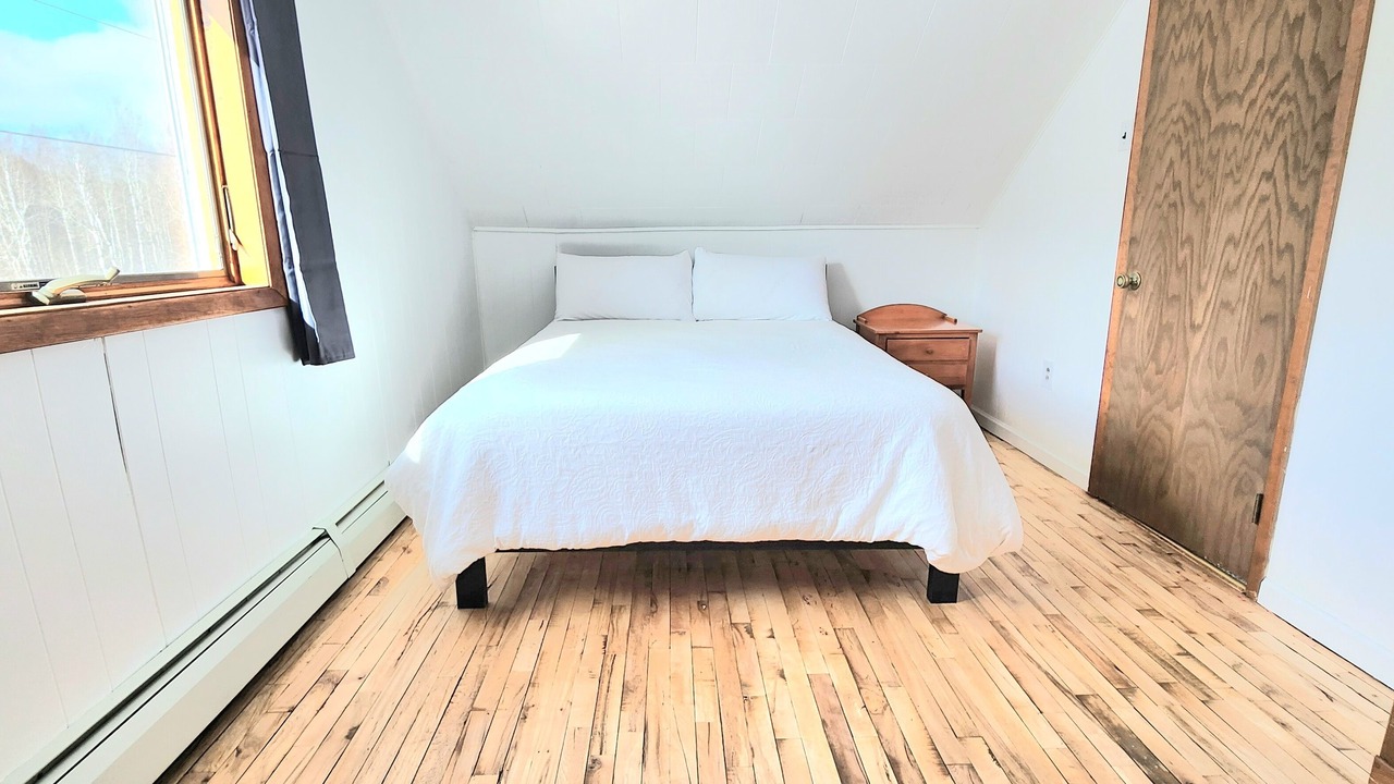 Photo of Bedroom in Allouez