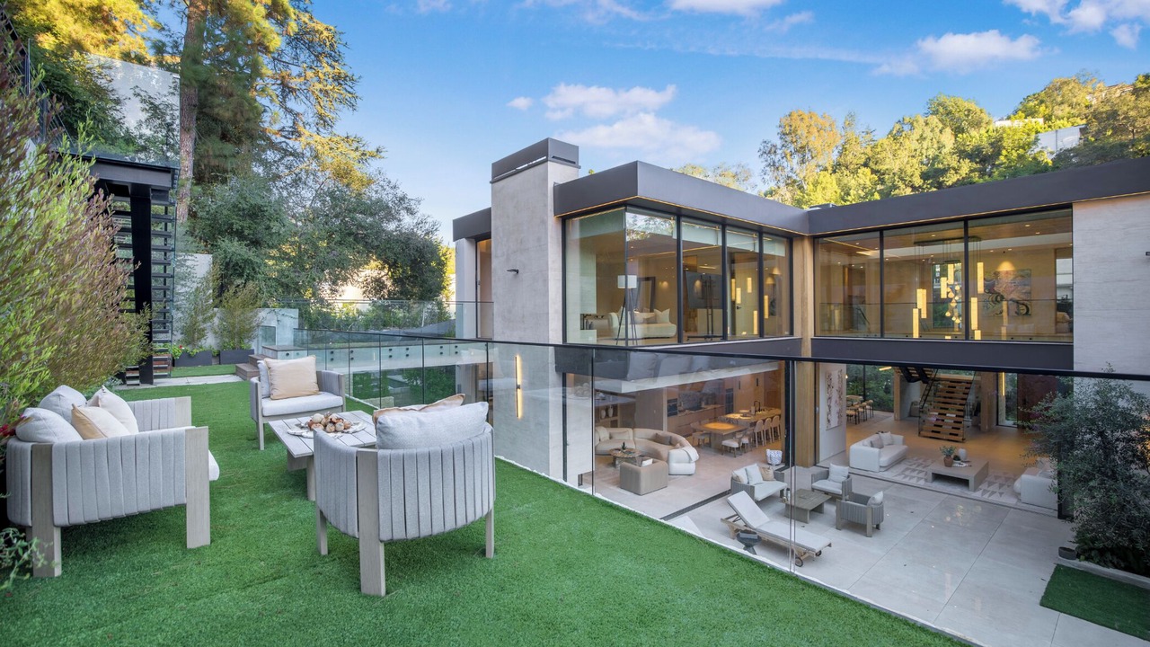 Photo of Patio Balcony in Beverly Hills