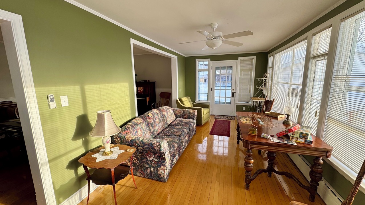 Photo of Livingroom in Laurium