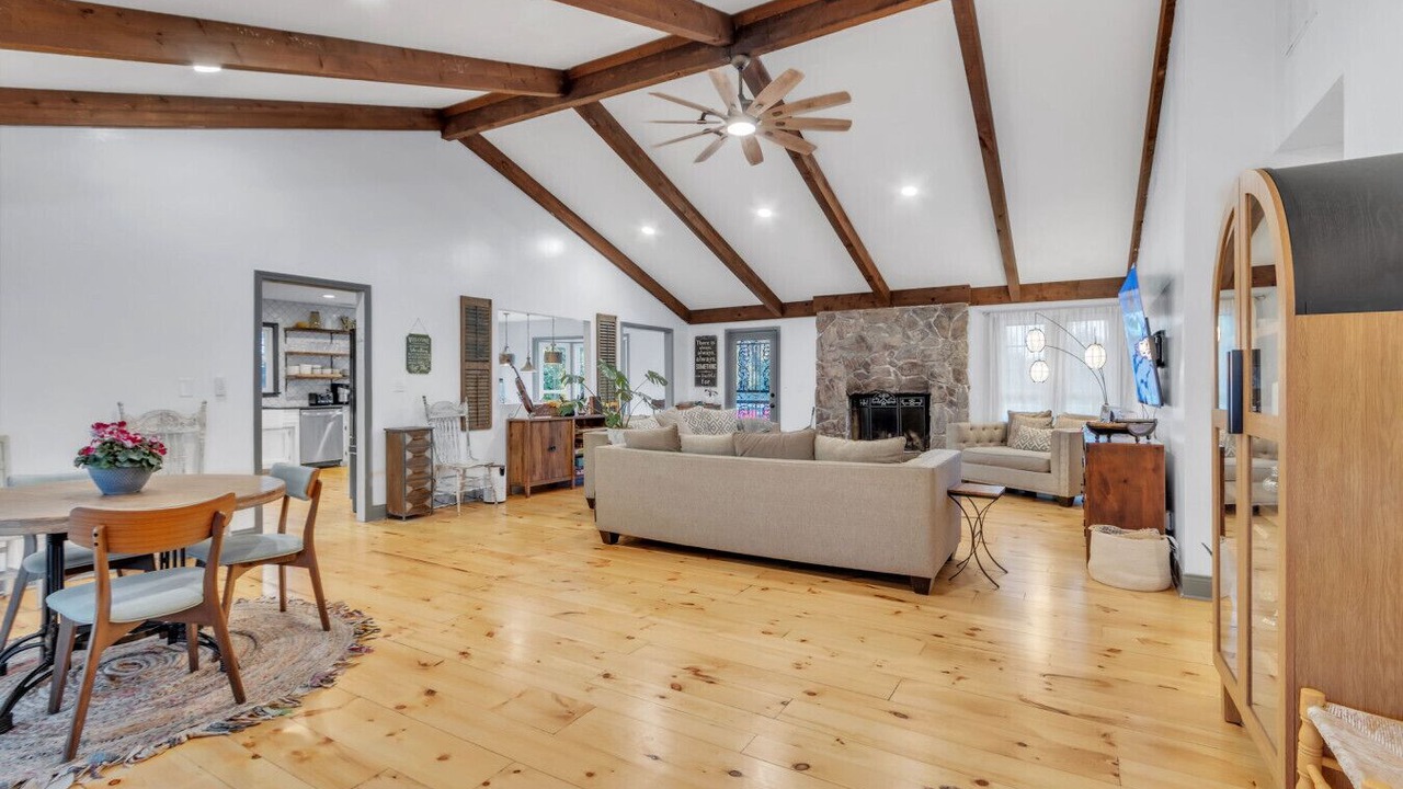 Photo of Livingroom in Taylors
