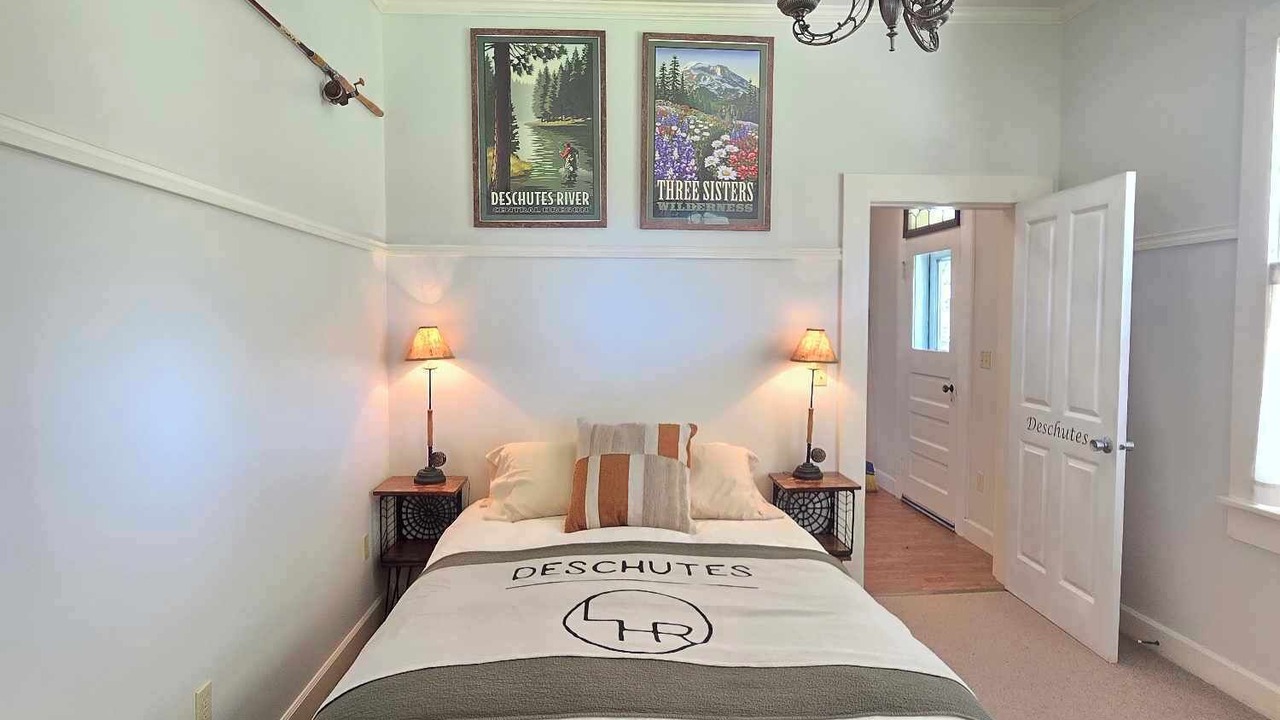 Photo of Bedroom in Crooked River Ranch