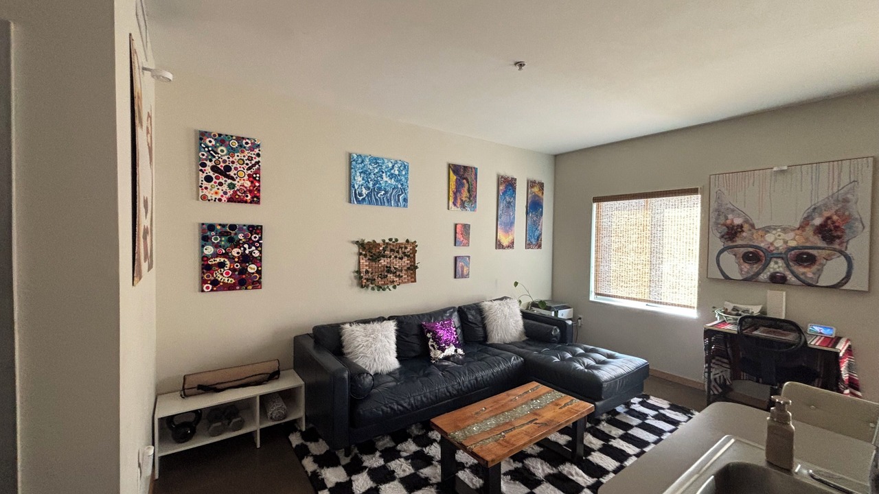 Photo of Livingroom in Midtown