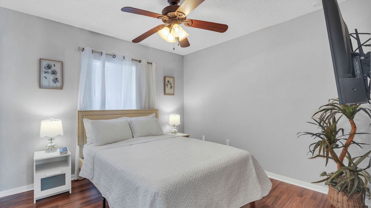 Photo of Bedroom in Sandalwood