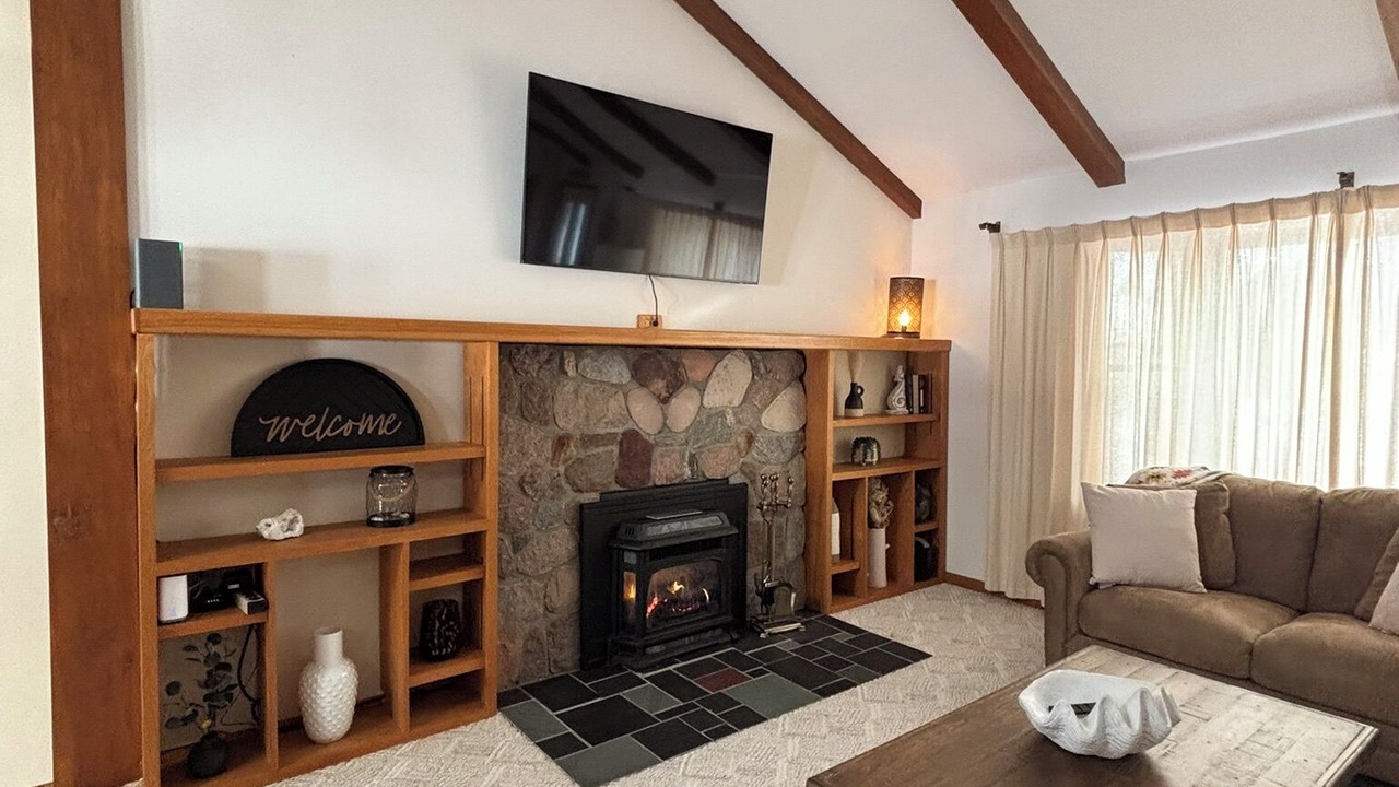 Photo of Livingroom in Howe