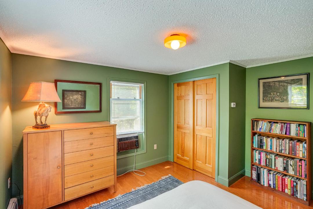 Photo of Bedroom in Hollowville