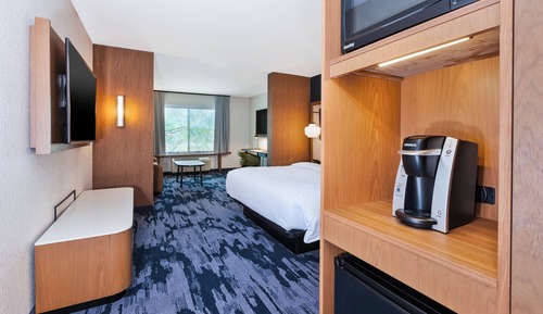 Suite, 1 King Bed with Sofa bed, Hearing Accessible (Accessible Bathtub)