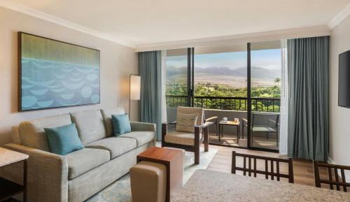 One-Bedroom King Suite with Garden View