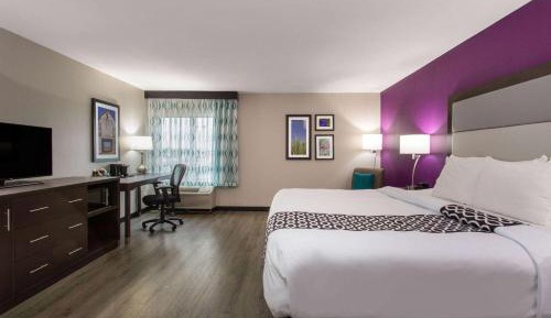 One-Bedroom King Suite - Non-Smoking
