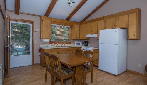 Two-Bedroom Cottage with Lake View 