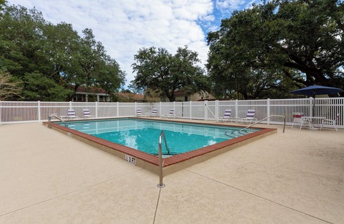 Northeast Pensacola Condo | Quiet Condo ~ 10 Mi to Dtwn Pensacola