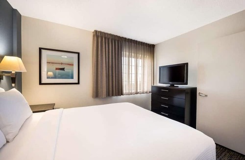Bryant Pattengill West Hotel | Best Value, Quality Stay! Pet-Friendly, Close to Briarwood Mall!