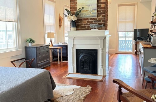 Old East Hill Apartment | The Kelley House | Suite 2 - 1st floor