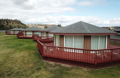 Crooked River Ranch Hotel | Hotel Room with 1 KING bed, Pets OK with Additional Fee
