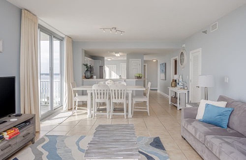 Pensacola Beach Condo | Spacious, open layout floor to ceiling with a wrap around balcony - ED1250
