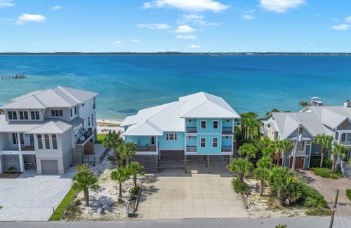 Pensacola Beach Condo | Baywatch Beach House | Private Pool | Beach Service Included | Dog Friendly | Mooring Bouy