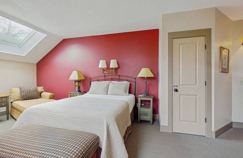 Thompsonville Condo | Mountain Condo at Crystal Mountain Resort - Walk to Lifts and Golf