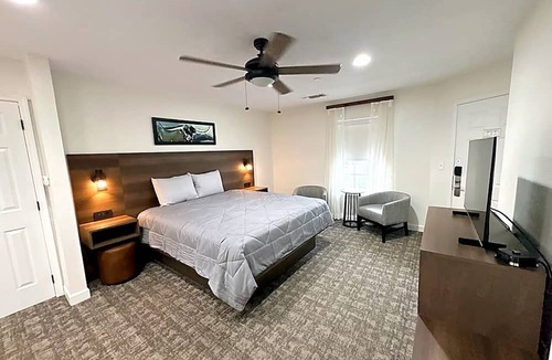 Canyon Lake Condo | Relaxing 2-Bedroom Condo with AC, WiFi in Scenic Canyon Lake