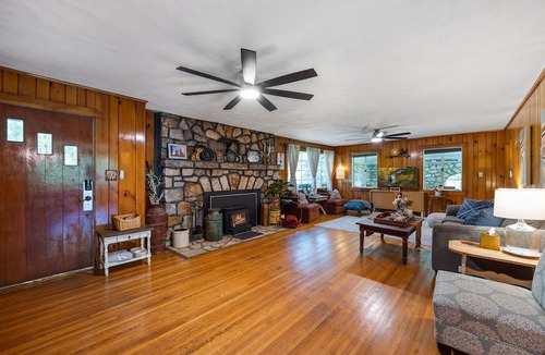 Brevard Cottage | Alpaca Your Bags! Unique Mountain Basecamp in Brevard- Pet Friendly- WNC Cottage
