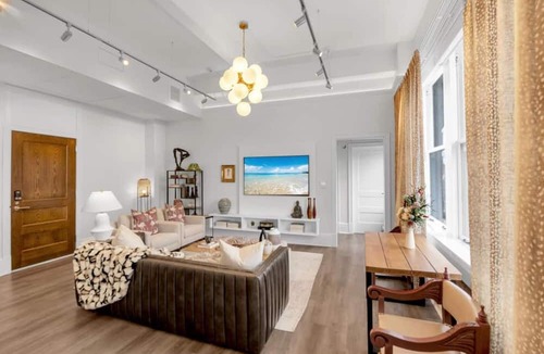 Downtown Condo | DeLuna Vista the Brent Lofts