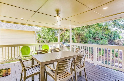 Old East Hill Apartment | The Kitchen: Cozy Historic Retreat in East Hill Preservation District!