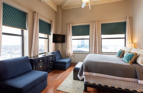 Downtown Niagara Falls Condo | Beautiful condo overlooking Niagara Falls state park