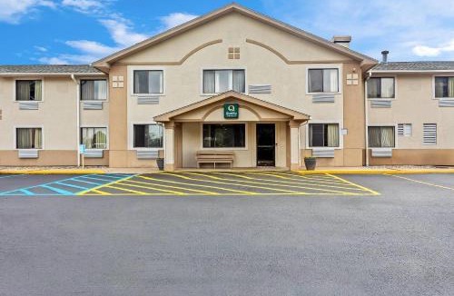 Howe Hotel | Quality Inn & Suites Howe - Sturgis