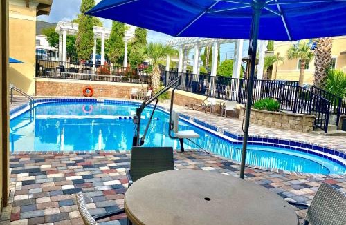 Downtown Hotel | Days Inn by Wyndham Pensacola - Historic Downtown