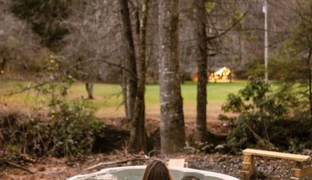 Yurt Experience - Hot Tub - Creekside - Private Pond-