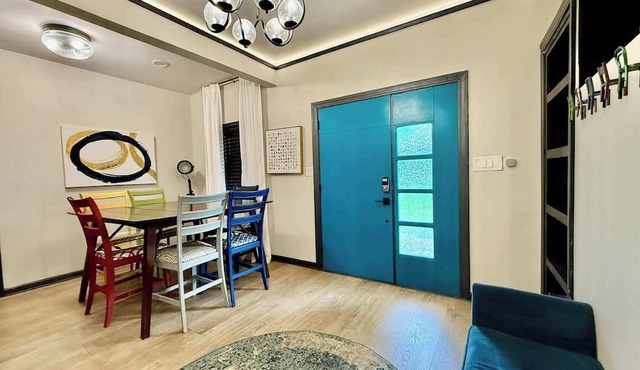 Funky & fun, secret room, games, puzzles. Sleeps 5
