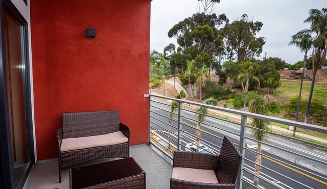 Studio with Beautiful View next to Downtown